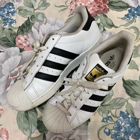 adidas superstar shoes womens size 7.5